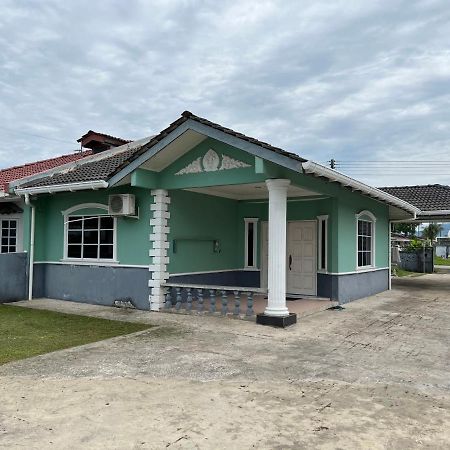 Hanif Homestay Κουτσίνγκ Εξωτερικό φωτογραφία