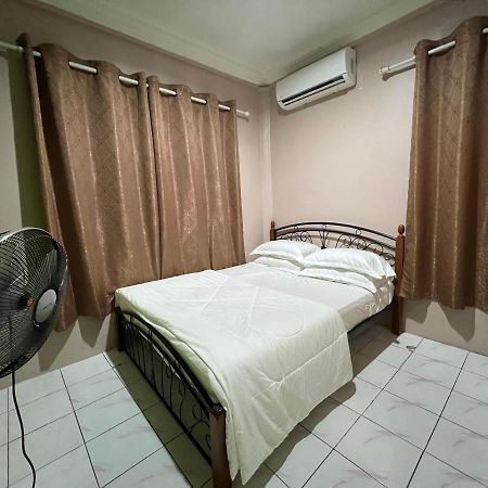 Hanif Homestay Κουτσίνγκ Εξωτερικό φωτογραφία