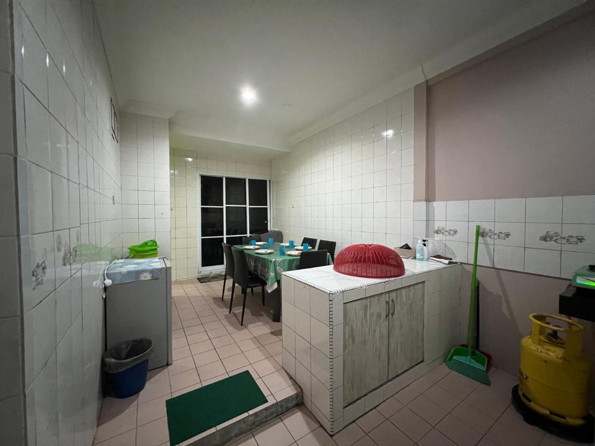 Hanif Homestay Κουτσίνγκ Εξωτερικό φωτογραφία