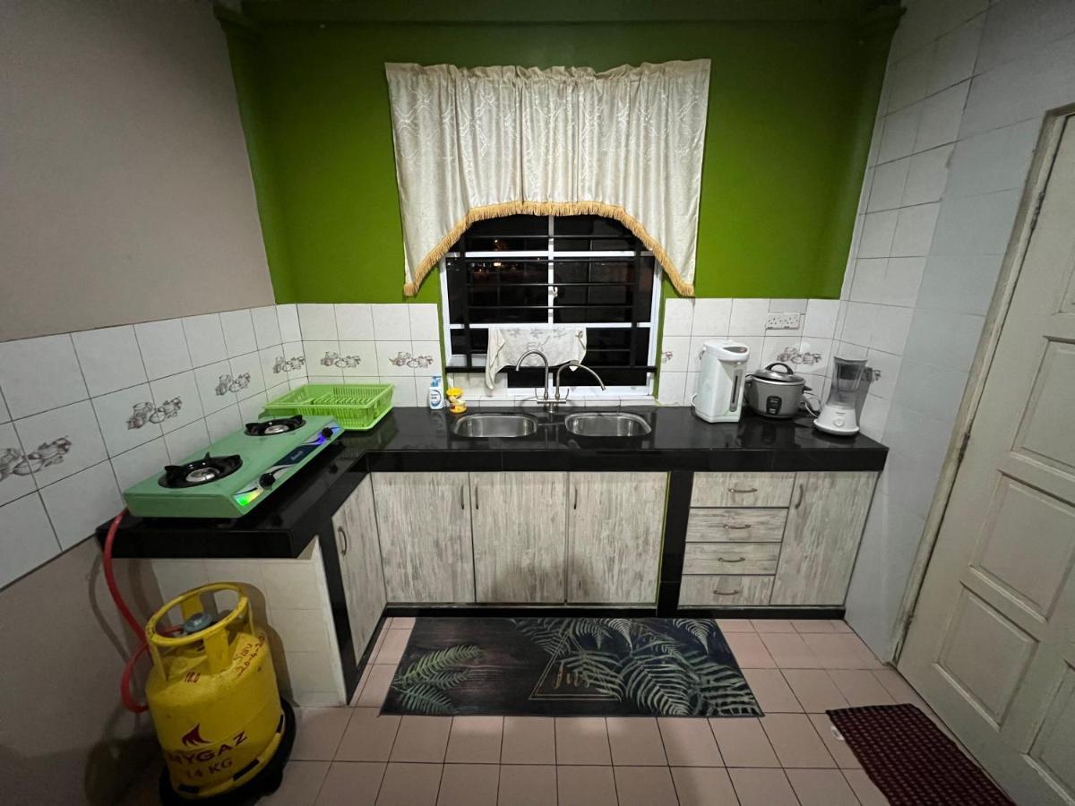 Hanif Homestay Κουτσίνγκ Εξωτερικό φωτογραφία