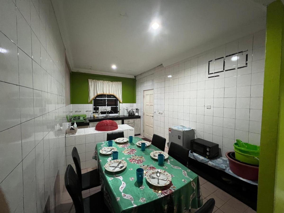 Hanif Homestay Κουτσίνγκ Εξωτερικό φωτογραφία