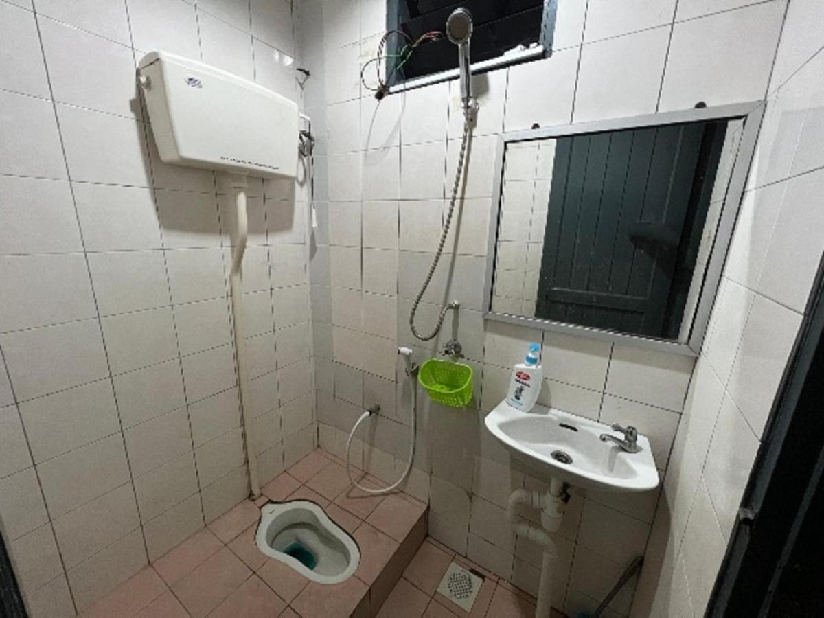 Hanif Homestay Κουτσίνγκ Εξωτερικό φωτογραφία