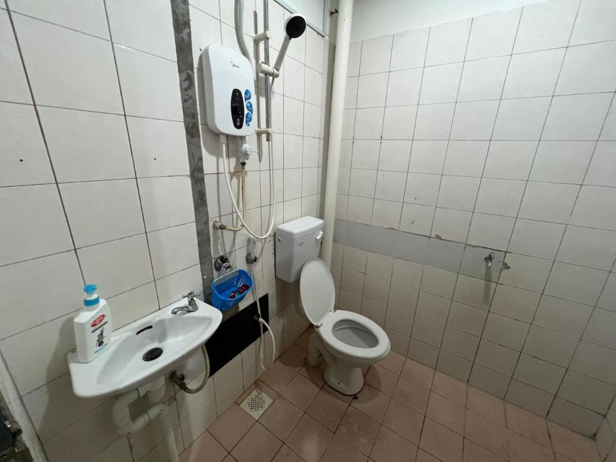 Hanif Homestay Κουτσίνγκ Εξωτερικό φωτογραφία